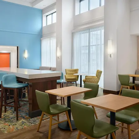 Hampton Inn & Suites Detroit/Troy-3